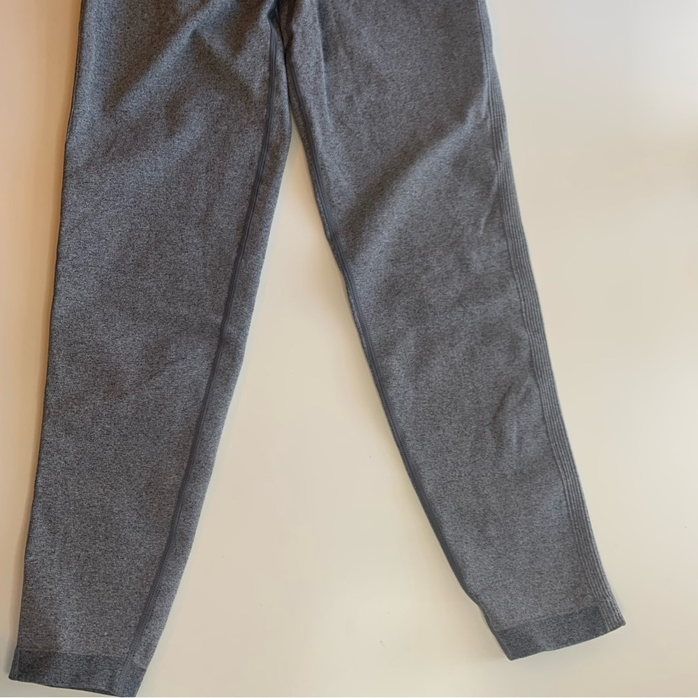 Stylish Gray High-Waisted Leggings - Picture 3 of 6